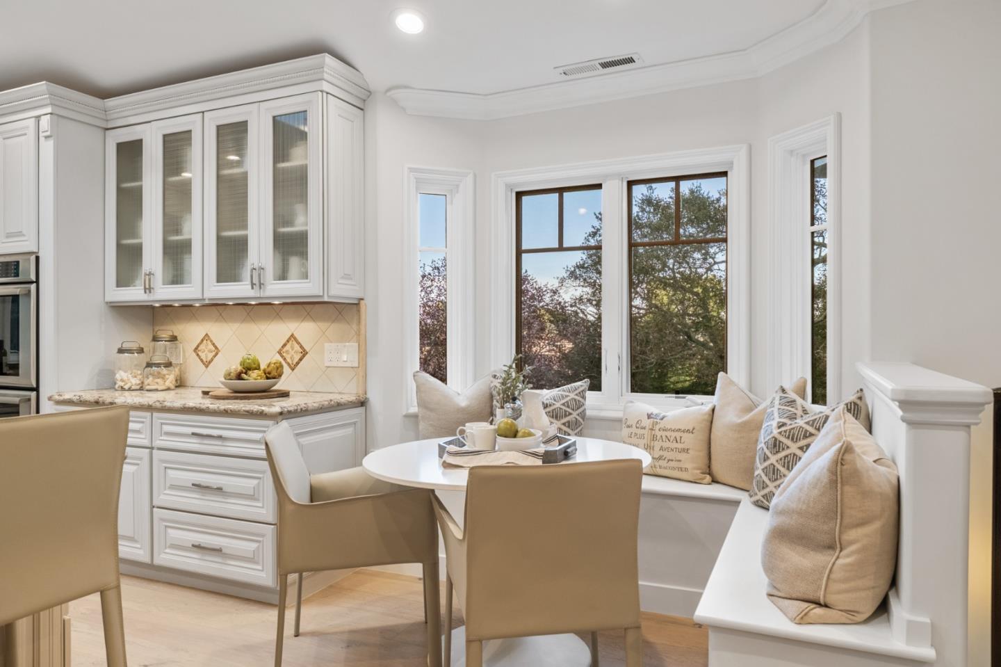 Detail Gallery Image 16 of 72 For 2260 Summit Dr, Hillsborough,  CA 94010 - 4 Beds | 3/1 Baths