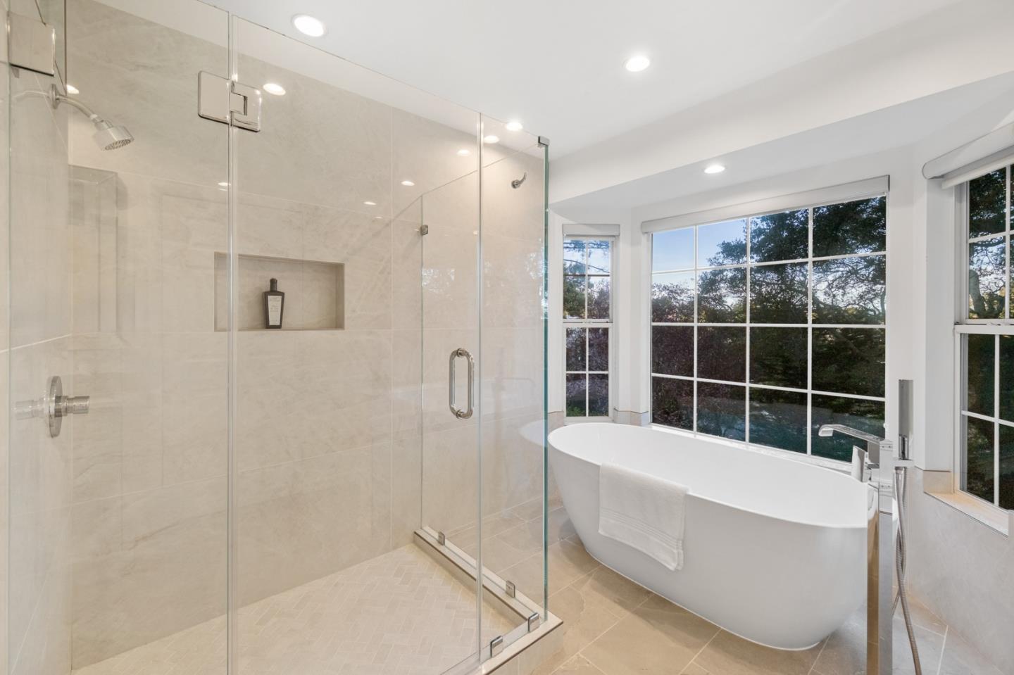 Detail Gallery Image 29 of 72 For 2260 Summit Dr, Hillsborough,  CA 94010 - 4 Beds | 3/1 Baths