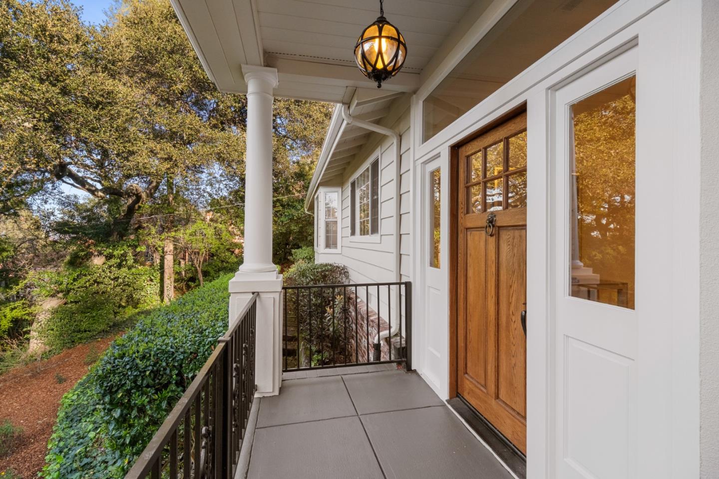 Detail Gallery Image 39 of 72 For 2260 Summit Dr, Hillsborough,  CA 94010 - 4 Beds | 3/1 Baths