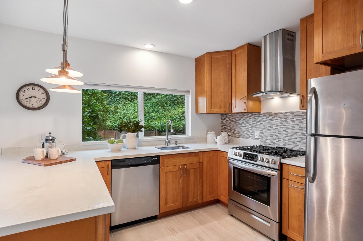 Detail Gallery Image 47 of 72 For 2260 Summit Dr, Hillsborough,  CA 94010 - 4 Beds | 3/1 Baths