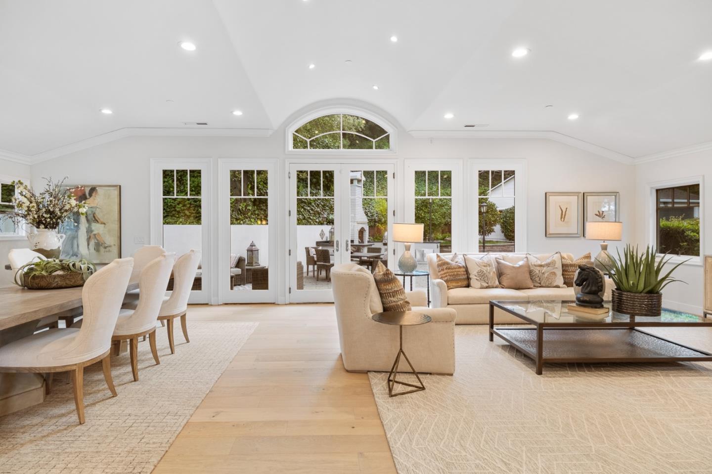 Detail Gallery Image 5 of 72 For 2260 Summit Dr, Hillsborough,  CA 94010 - 4 Beds | 3/1 Baths