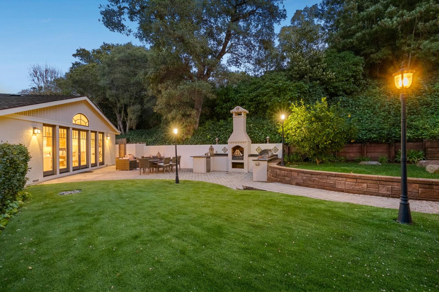 Detail Gallery Image 52 of 72 For 2260 Summit Dr, Hillsborough,  CA 94010 - 4 Beds | 3/1 Baths