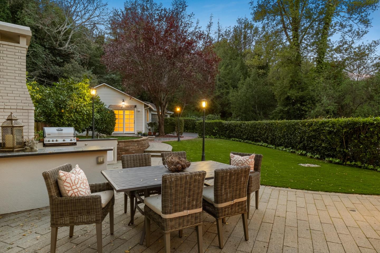 Detail Gallery Image 55 of 72 For 2260 Summit Dr, Hillsborough,  CA 94010 - 4 Beds | 3/1 Baths