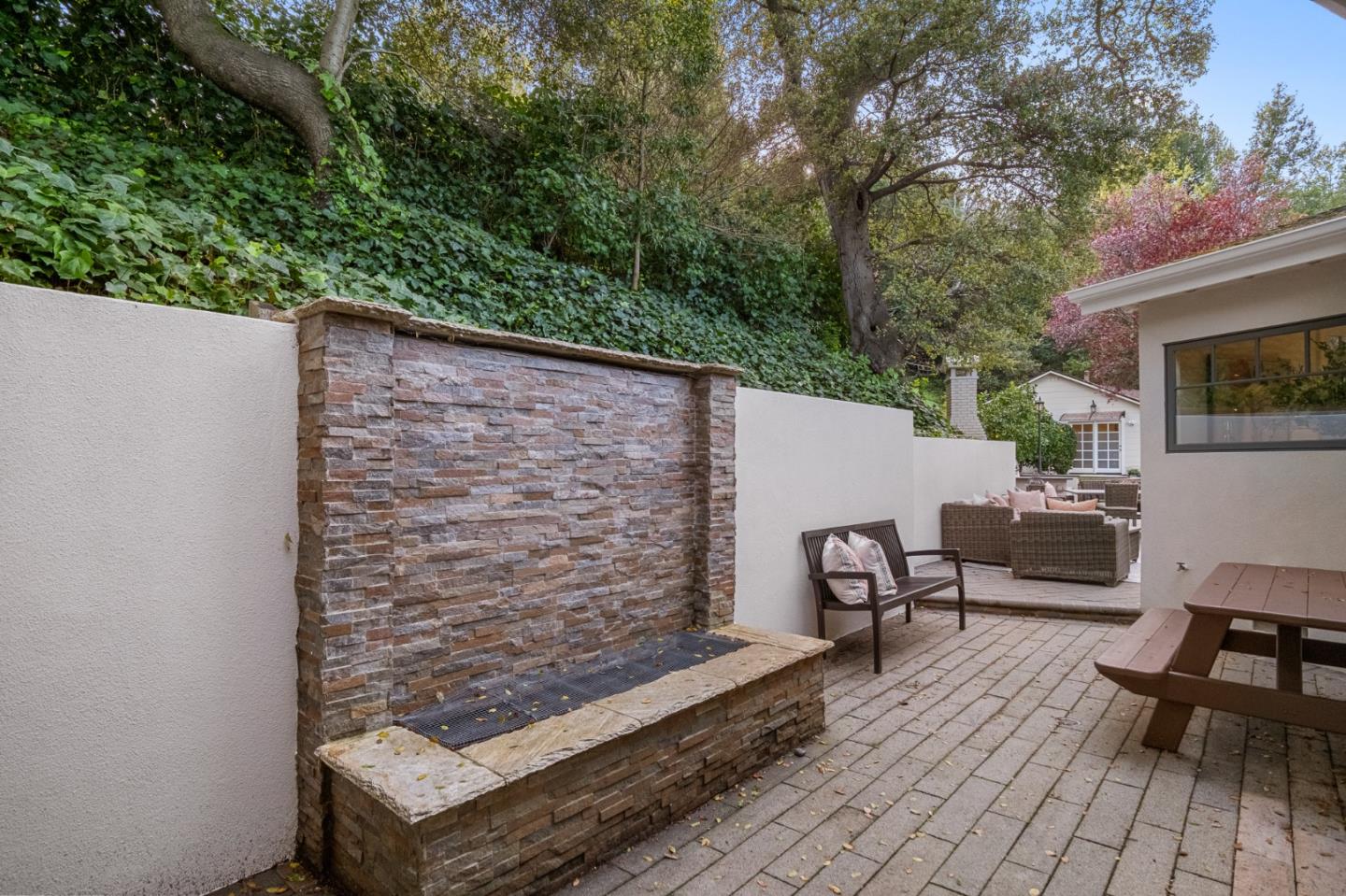 Detail Gallery Image 58 of 72 For 2260 Summit Dr, Hillsborough,  CA 94010 - 4 Beds | 3/1 Baths