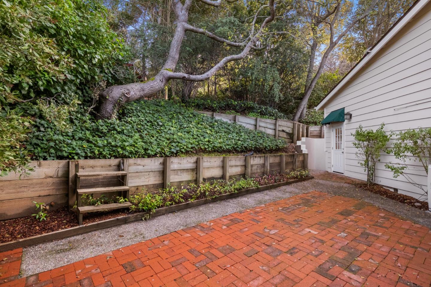 Detail Gallery Image 59 of 72 For 2260 Summit Dr, Hillsborough,  CA 94010 - 4 Beds | 3/1 Baths