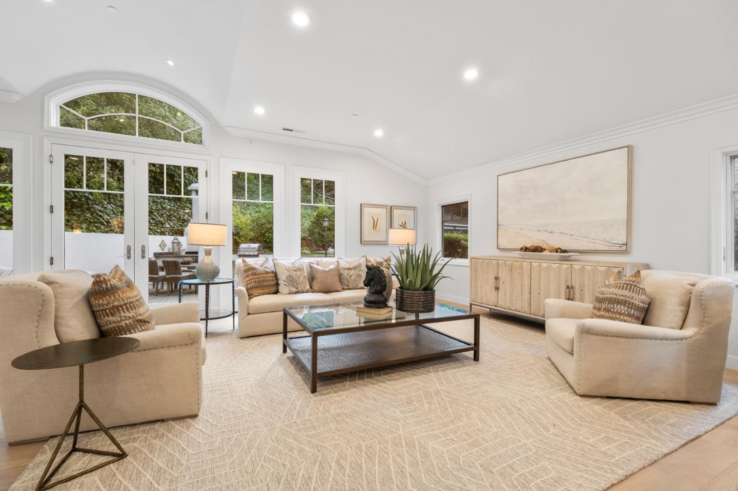 Detail Gallery Image 6 of 72 For 2260 Summit Dr, Hillsborough,  CA 94010 - 4 Beds | 3/1 Baths