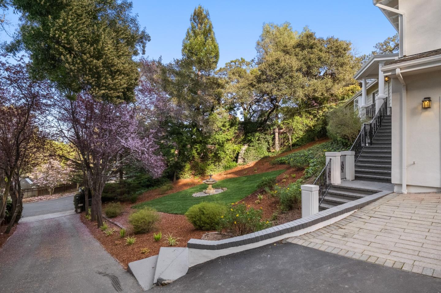 Detail Gallery Image 62 of 72 For 2260 Summit Dr, Hillsborough,  CA 94010 - 4 Beds | 3/1 Baths