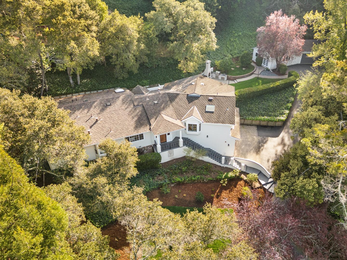 Detail Gallery Image 66 of 72 For 2260 Summit Dr, Hillsborough,  CA 94010 - 4 Beds | 3/1 Baths