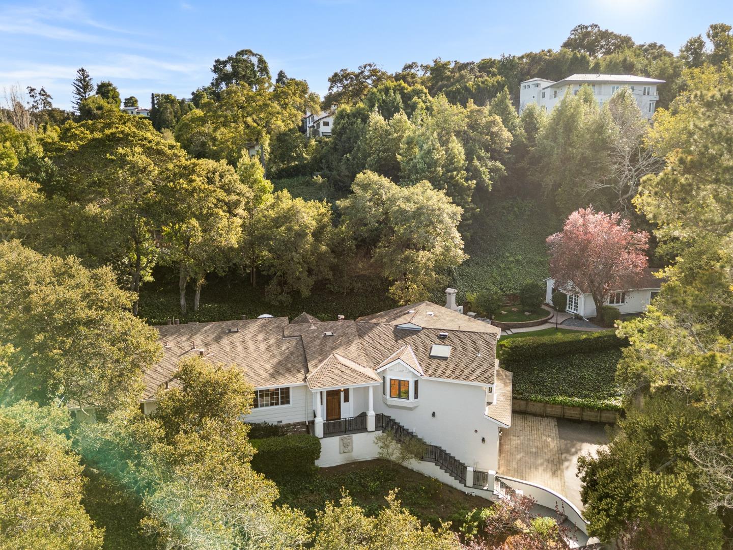 Detail Gallery Image 67 of 72 For 2260 Summit Dr, Hillsborough,  CA 94010 - 4 Beds | 3/1 Baths