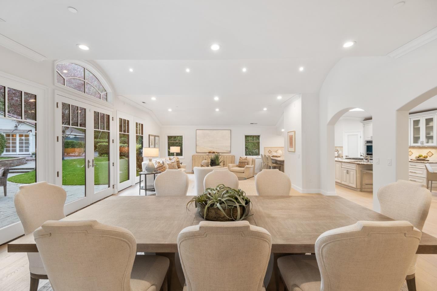 Detail Gallery Image 8 of 72 For 2260 Summit Dr, Hillsborough,  CA 94010 - 4 Beds | 3/1 Baths