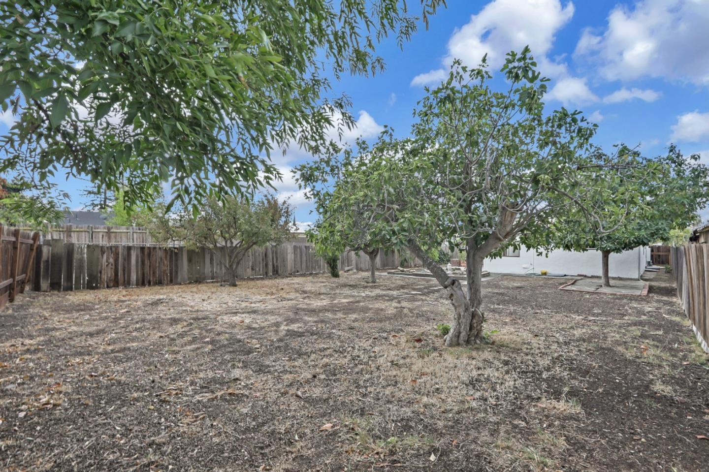 Detail Gallery Image 5 of 7 For 380 Meadow Ln, San Jose,  CA 95127 - 2 Beds | 1 Baths