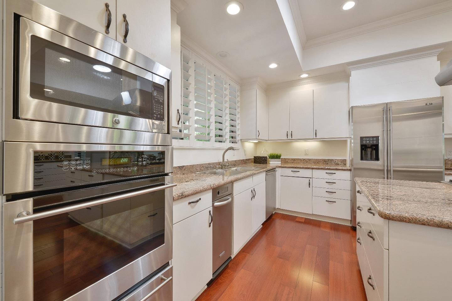 Detail Gallery Image 11 of 30 For 4 Mansion Ct #00721,  Menlo Park,  CA 94025 - 3 Beds | 3/1 Baths