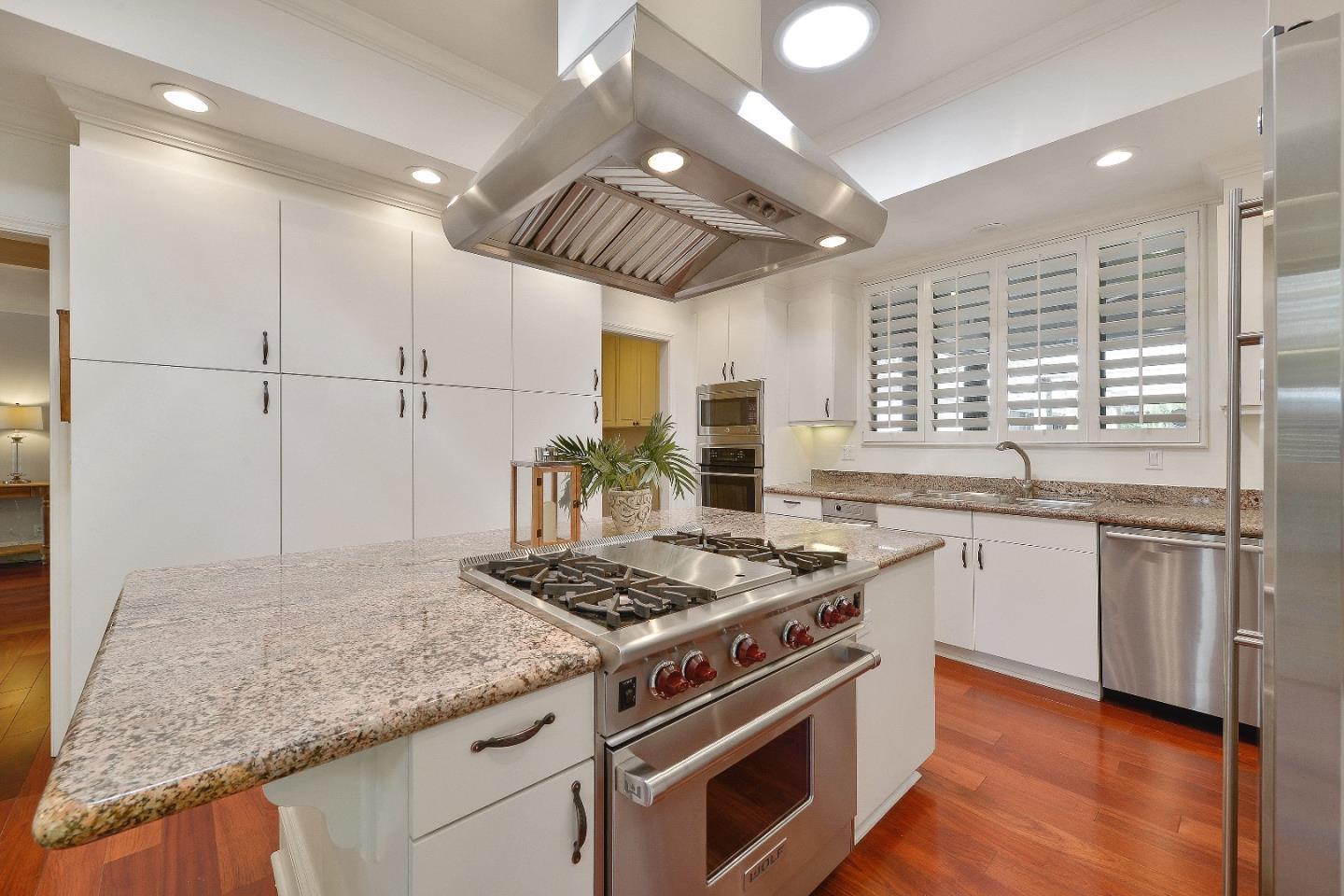 Detail Gallery Image 12 of 30 For 4 Mansion Ct #00721,  Menlo Park,  CA 94025 - 3 Beds | 3/1 Baths