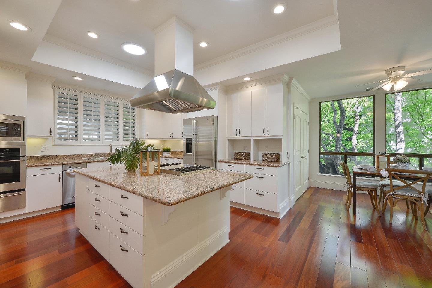 Detail Gallery Image 13 of 30 For 4 Mansion Ct #00721,  Menlo Park,  CA 94025 - 3 Beds | 3/1 Baths