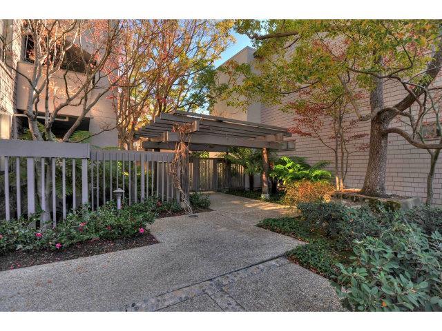 Detail Gallery Image 4 of 30 For 4 Mansion Ct #00721,  Menlo Park,  CA 94025 - 3 Beds | 3/1 Baths