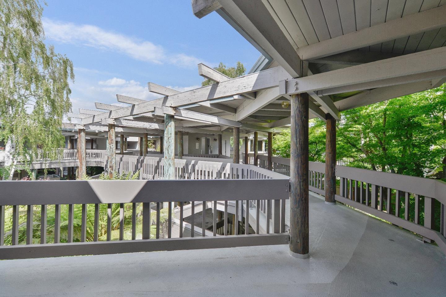 Detail Gallery Image 5 of 30 For 4 Mansion Ct #00721,  Menlo Park,  CA 94025 - 3 Beds | 3/1 Baths