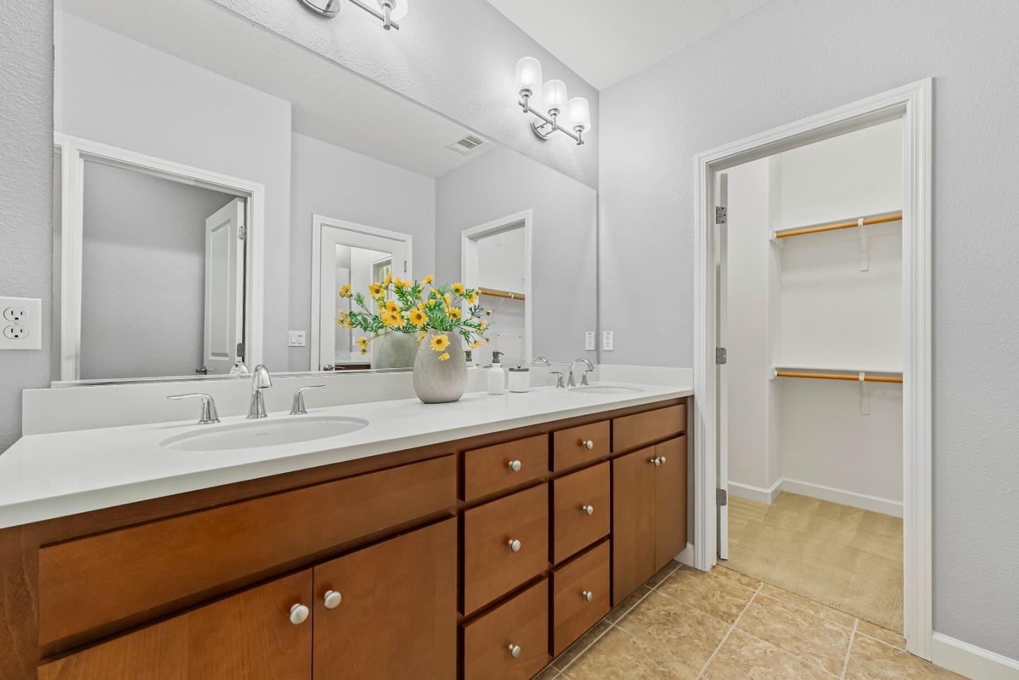 Detail Gallery Image 12 of 40 For 595 San Rivera Ter, Sunnyvale,  CA 94085 - 2 Beds | 2/1 Baths