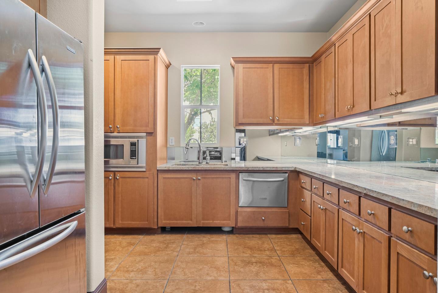 Detail Gallery Image 33 of 40 For 595 San Rivera Ter, Sunnyvale,  CA 94085 - 2 Beds | 2/1 Baths