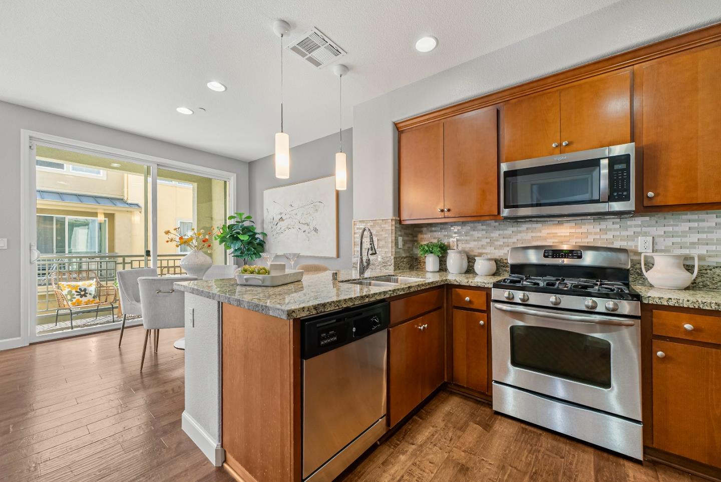 Detail Gallery Image 8 of 40 For 595 San Rivera Ter, Sunnyvale,  CA 94085 - 2 Beds | 2/1 Baths