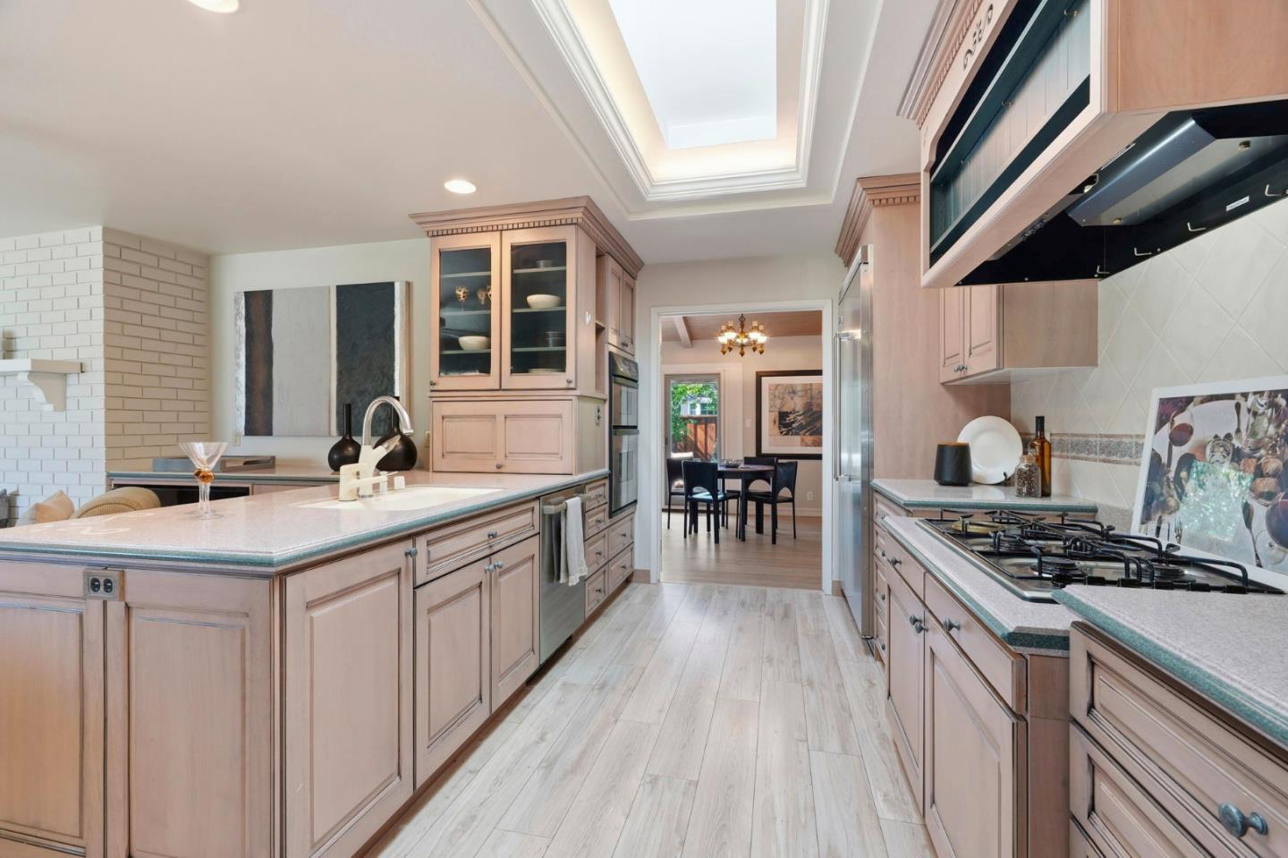 Detail Gallery Image 12 of 37 For 1474 Marlbarough Ave, Los Altos,  CA 94024 - 5 Beds | 3 Baths