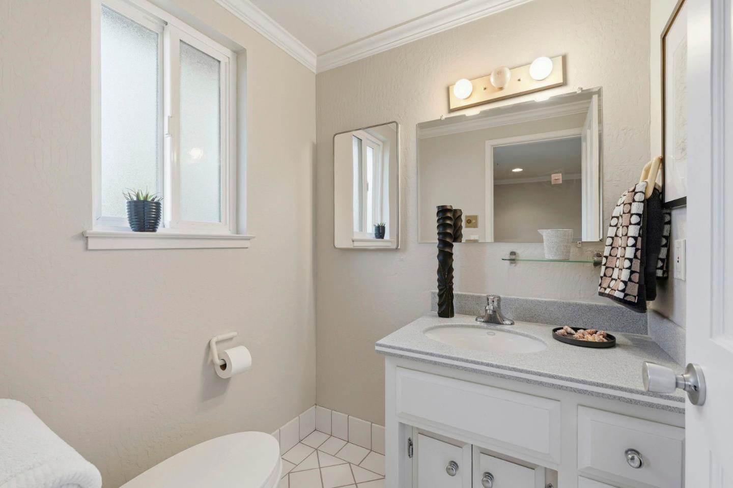 Detail Gallery Image 31 of 37 For 1474 Marlbarough Ave, Los Altos,  CA 94024 - 5 Beds | 3 Baths