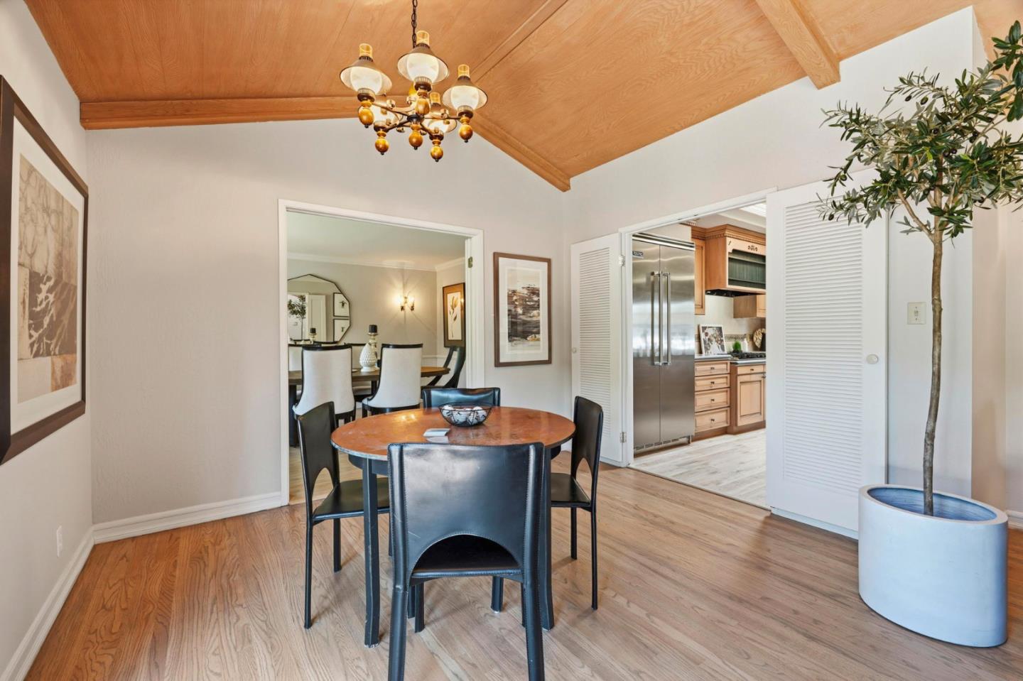 Detail Gallery Image 8 of 37 For 1474 Marlbarough Ave, Los Altos,  CA 94024 - 5 Beds | 3 Baths