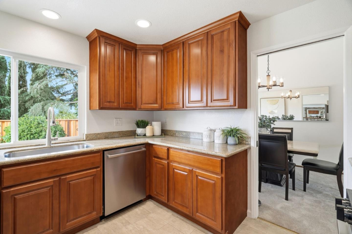 Detail Gallery Image 7 of 34 For 3647 Lufkin Ct, San Jose,  CA 95148 - 4 Beds | 2/1 Baths