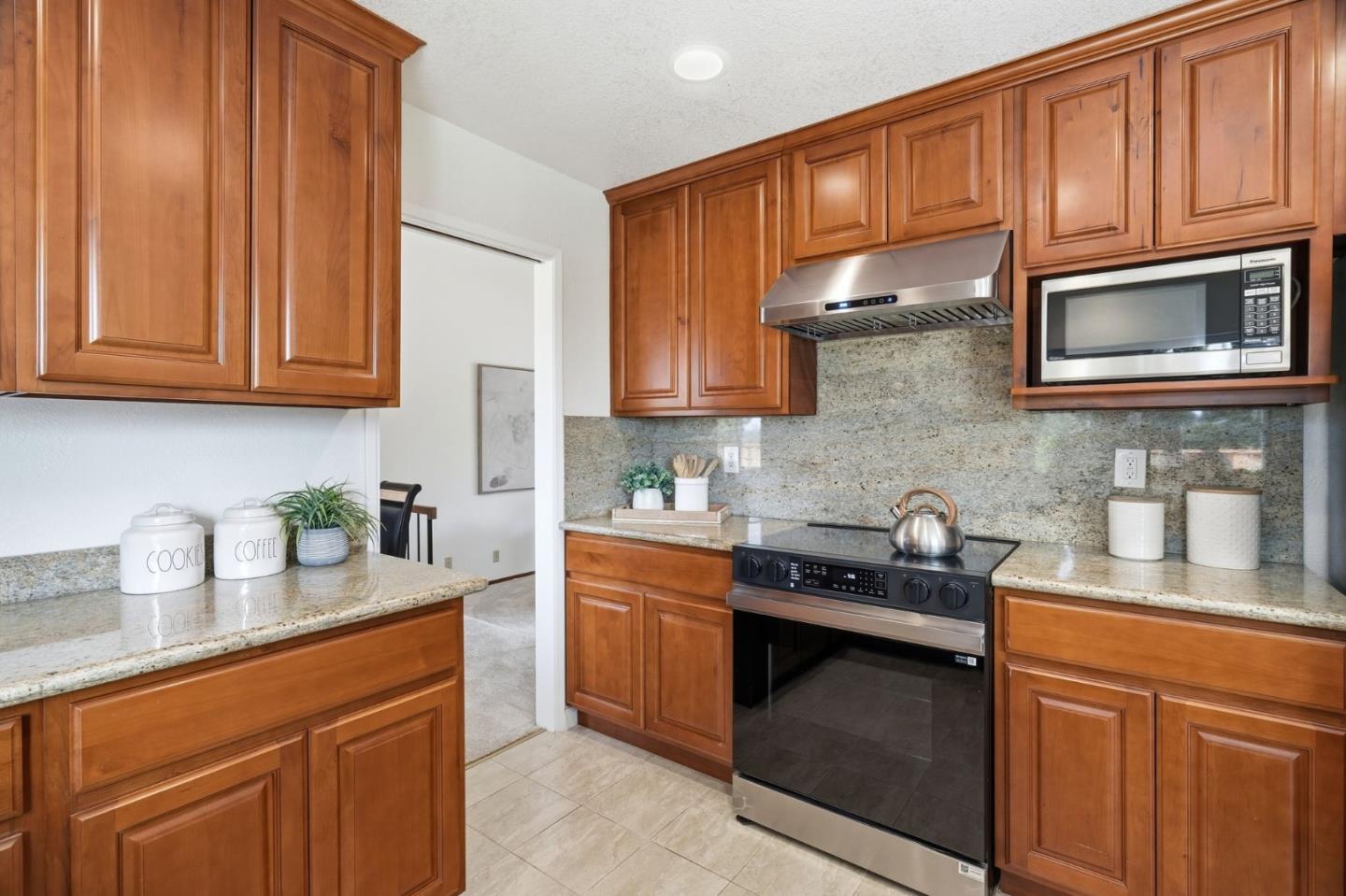 Detail Gallery Image 8 of 34 For 3647 Lufkin Ct, San Jose,  CA 95148 - 4 Beds | 2/1 Baths