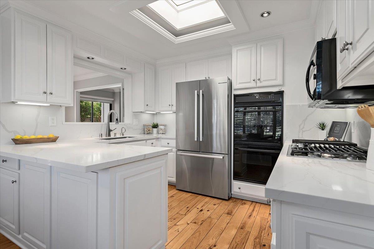 Detail Gallery Image 12 of 34 For 22 Bay Tree Ln #22,  Los Altos,  CA 94022 - 2 Beds | 2 Baths