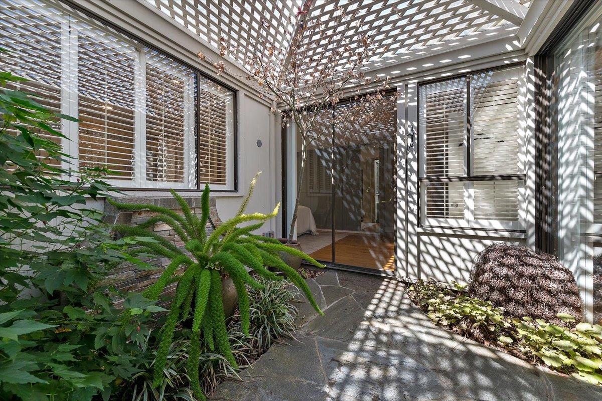 Detail Gallery Image 25 of 34 For 22 Bay Tree Ln #22,  Los Altos,  CA 94022 - 2 Beds | 2 Baths