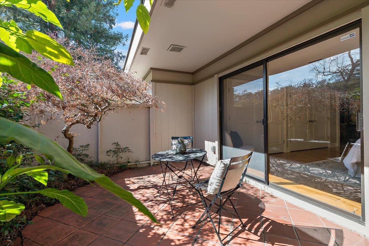 Detail Gallery Image 26 of 34 For 22 Bay Tree Ln #22,  Los Altos,  CA 94022 - 2 Beds | 2 Baths