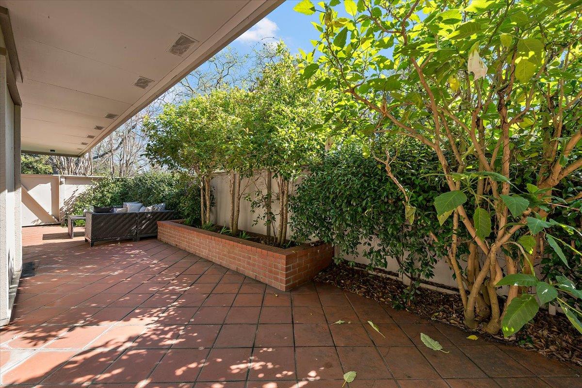 Detail Gallery Image 27 of 34 For 22 Bay Tree Ln #22,  Los Altos,  CA 94022 - 2 Beds | 2 Baths