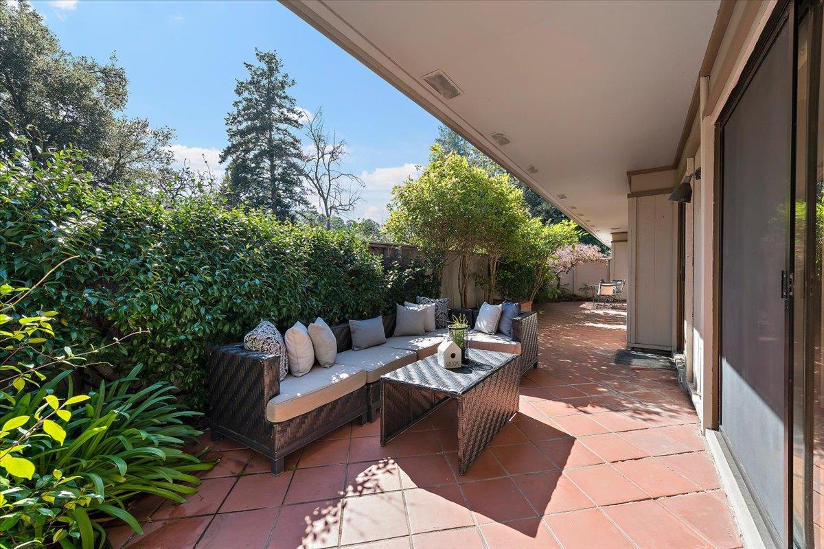 Detail Gallery Image 28 of 34 For 22 Bay Tree Ln #22,  Los Altos,  CA 94022 - 2 Beds | 2 Baths