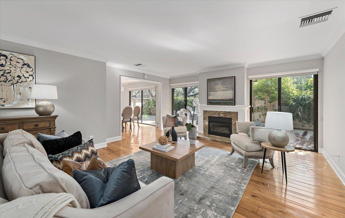 Detail Gallery Image 5 of 34 For 22 Bay Tree Ln #22,  Los Altos,  CA 94022 - 2 Beds | 2 Baths