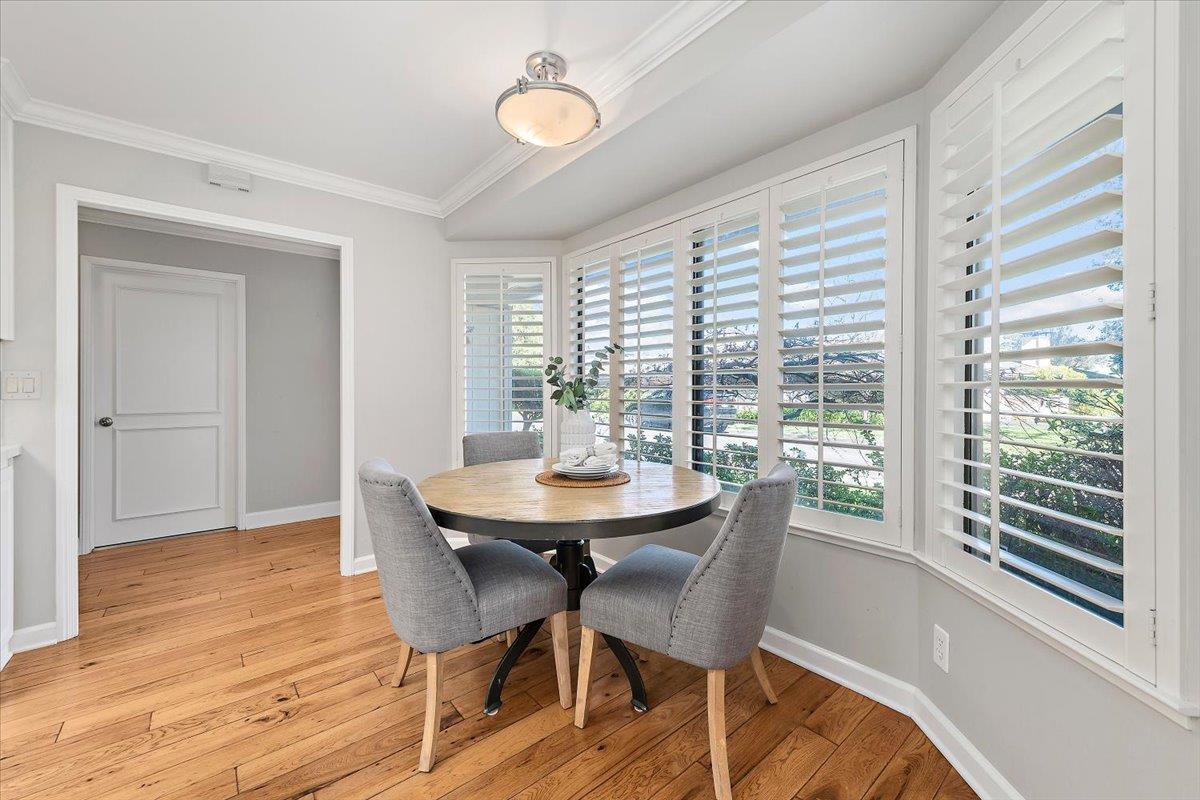 Detail Gallery Image 9 of 34 For 22 Bay Tree Ln #22,  Los Altos,  CA 94022 - 2 Beds | 2 Baths