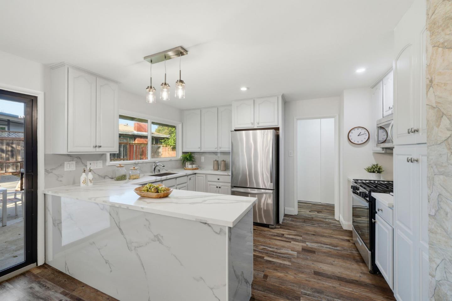 Detail Gallery Image 8 of 32 For 910 Helen Dr, Millbrae,  CA 94030 - 3 Beds | 2 Baths