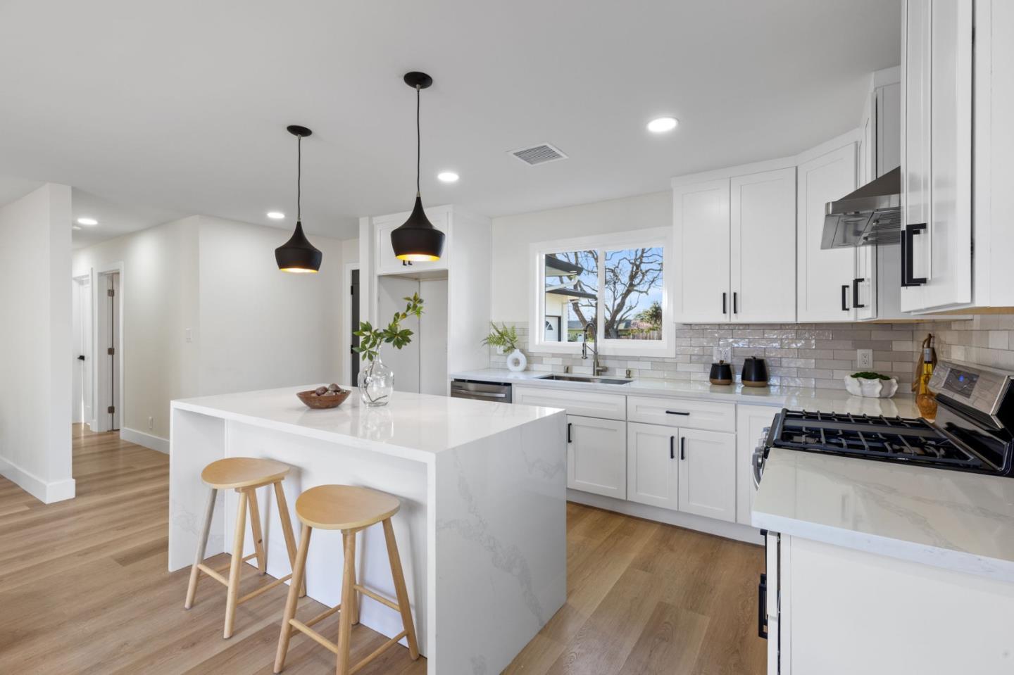 Detail Gallery Image 10 of 38 For 390 Valmy St, Milpitas,  CA 95035 - 3 Beds | 2 Baths