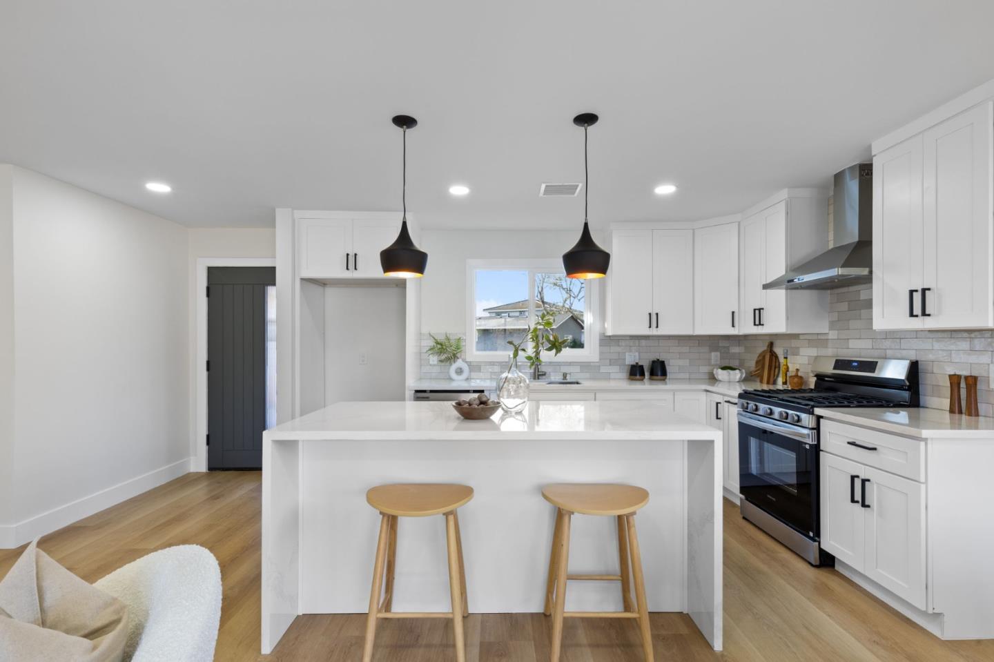 Detail Gallery Image 6 of 38 For 390 Valmy St, Milpitas,  CA 95035 - 3 Beds | 2 Baths