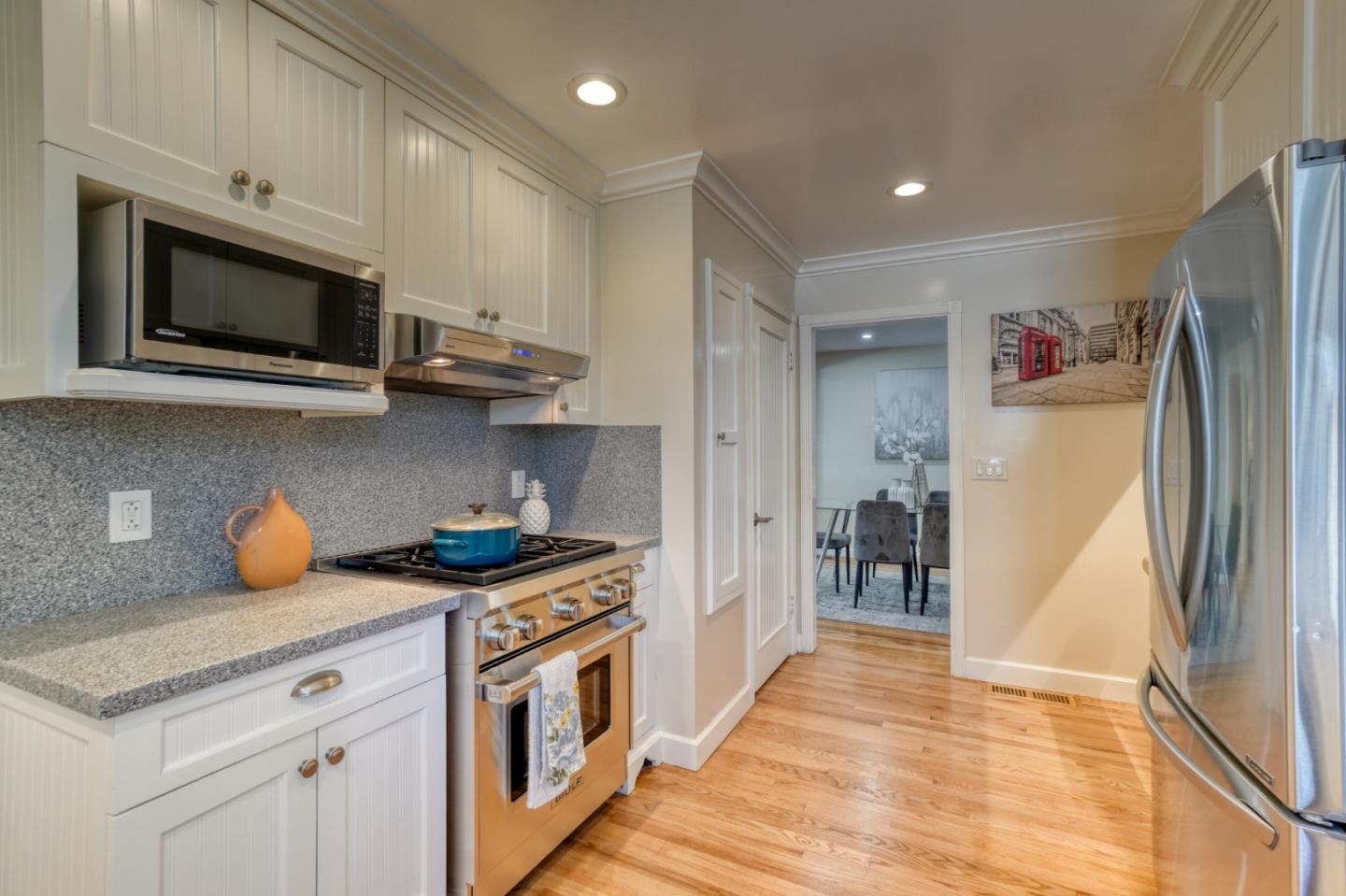 Detail Gallery Image 6 of 42 For 1149 18th Ave, Redwood City,  CA 94063 - 3 Beds | 2 Baths