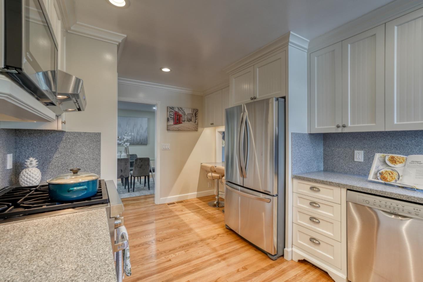 Detail Gallery Image 7 of 42 For 1149 18th Ave, Redwood City,  CA 94063 - 3 Beds | 2 Baths