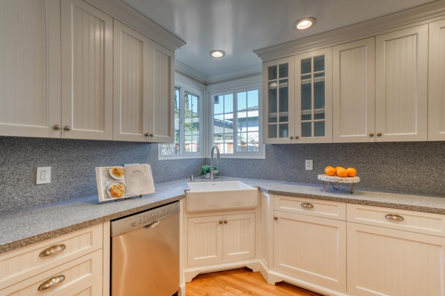 Detail Gallery Image 8 of 42 For 1149 18th Ave, Redwood City,  CA 94063 - 3 Beds | 2 Baths