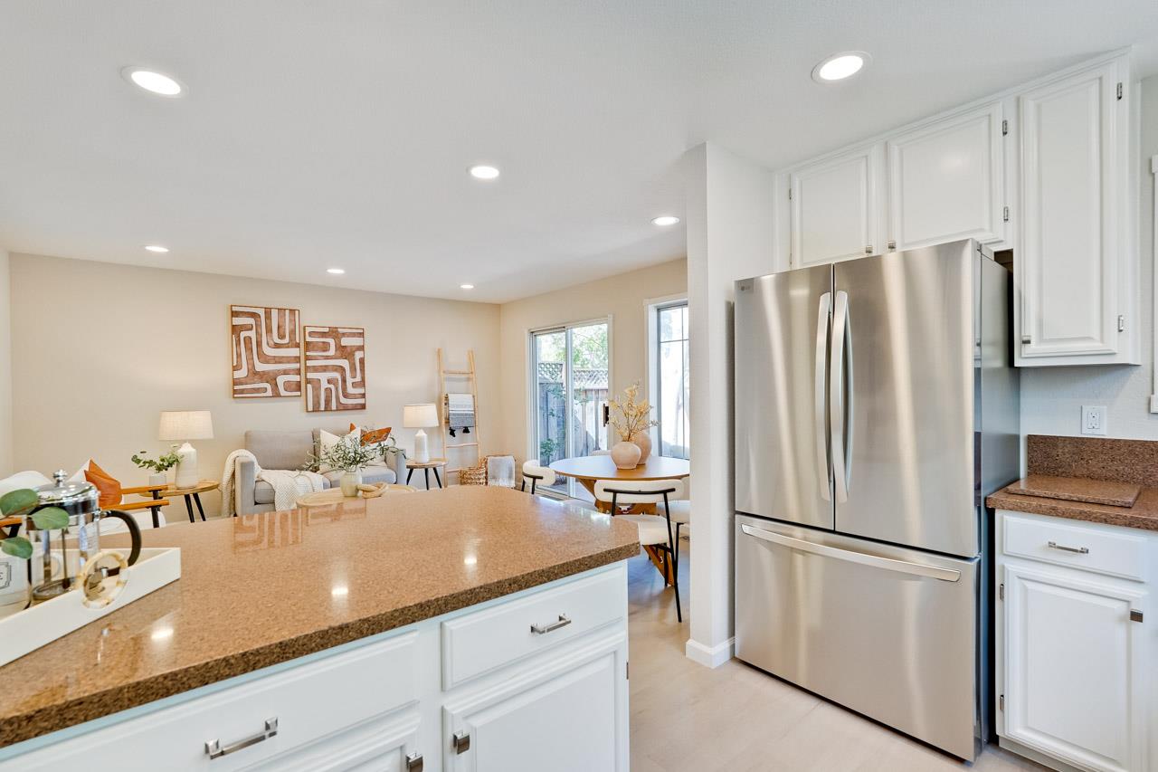 Detail Gallery Image 13 of 49 For 2112 Windrose Pl, Mountain View,  CA 94043 - 3 Beds | 2/1 Baths
