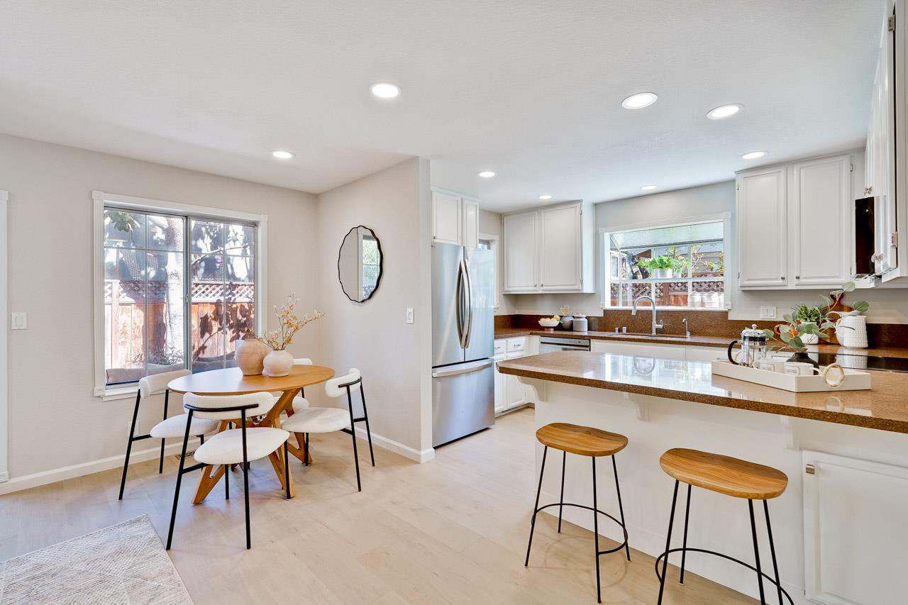 Detail Gallery Image 18 of 49 For 2112 Windrose Pl, Mountain View,  CA 94043 - 3 Beds | 2/1 Baths