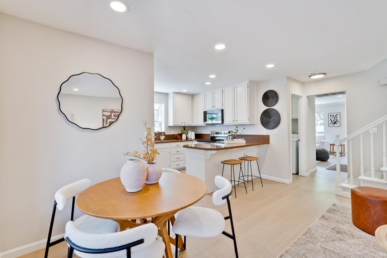 Detail Gallery Image 19 of 49 For 2112 Windrose Pl, Mountain View,  CA 94043 - 3 Beds | 2/1 Baths