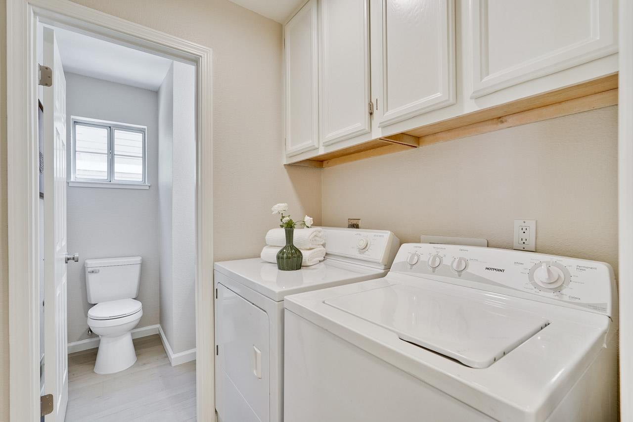 Detail Gallery Image 39 of 49 For 2112 Windrose Pl, Mountain View,  CA 94043 - 3 Beds | 2/1 Baths