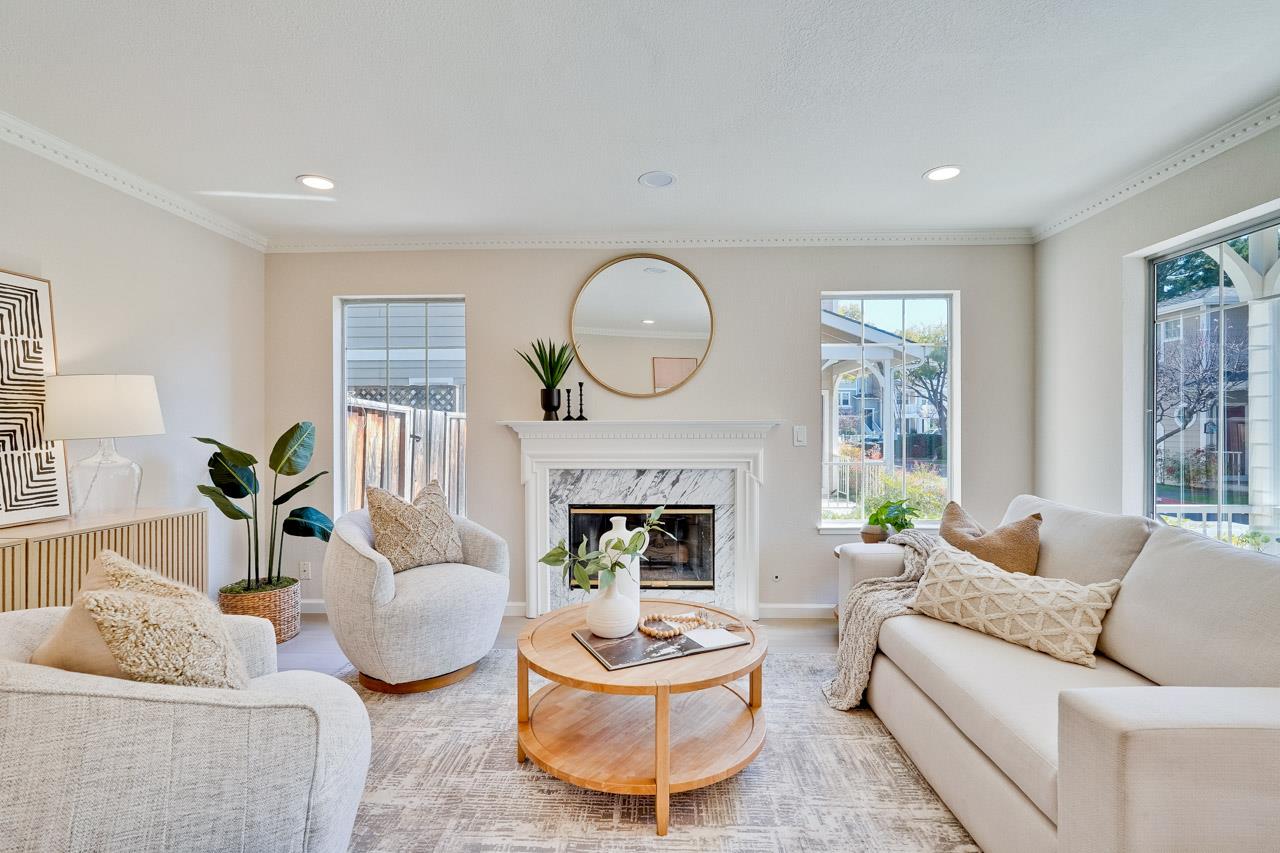 Detail Gallery Image 4 of 49 For 2112 Windrose Pl, Mountain View,  CA 94043 - 3 Beds | 2/1 Baths