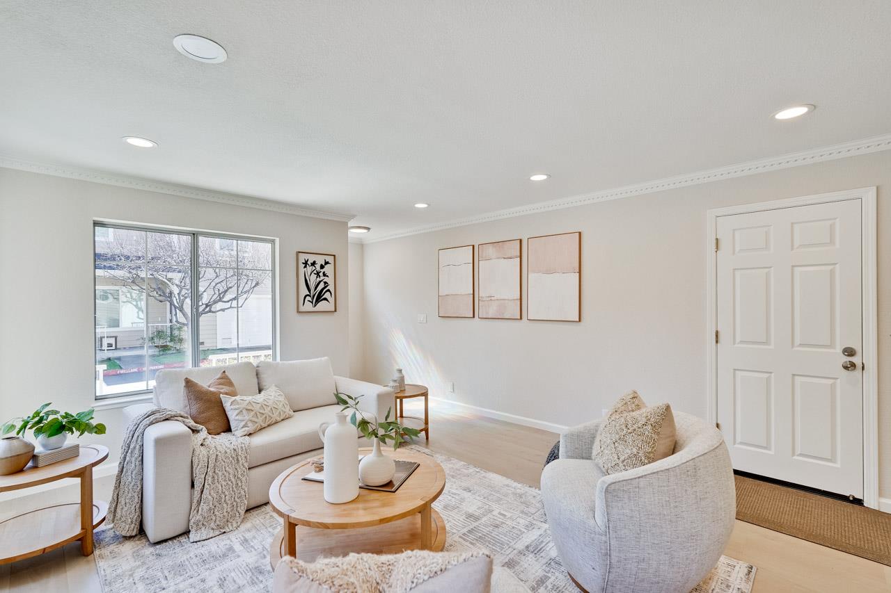 Detail Gallery Image 6 of 49 For 2112 Windrose Pl, Mountain View,  CA 94043 - 3 Beds | 2/1 Baths