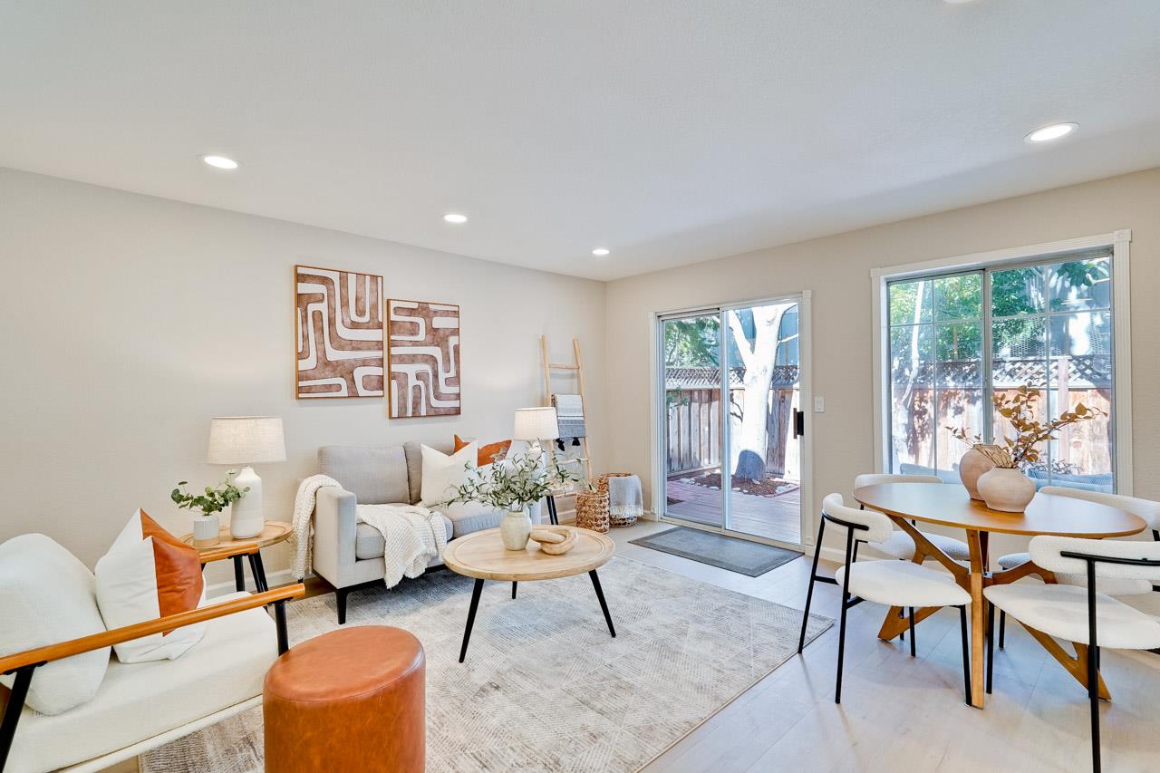 Detail Gallery Image 8 of 49 For 2112 Windrose Pl, Mountain View,  CA 94043 - 3 Beds | 2/1 Baths