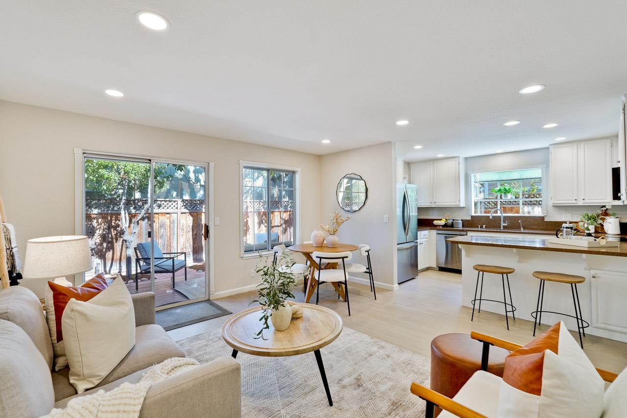 Detail Gallery Image 9 of 49 For 2112 Windrose Pl, Mountain View,  CA 94043 - 3 Beds | 2/1 Baths