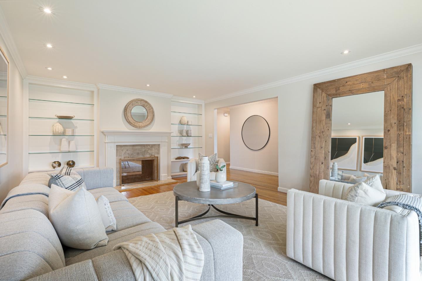 Detail Gallery Image 4 of 21 For 1451 Floyd Ave, Sunnyvale,  CA 94087 - 3 Beds | 2 Baths